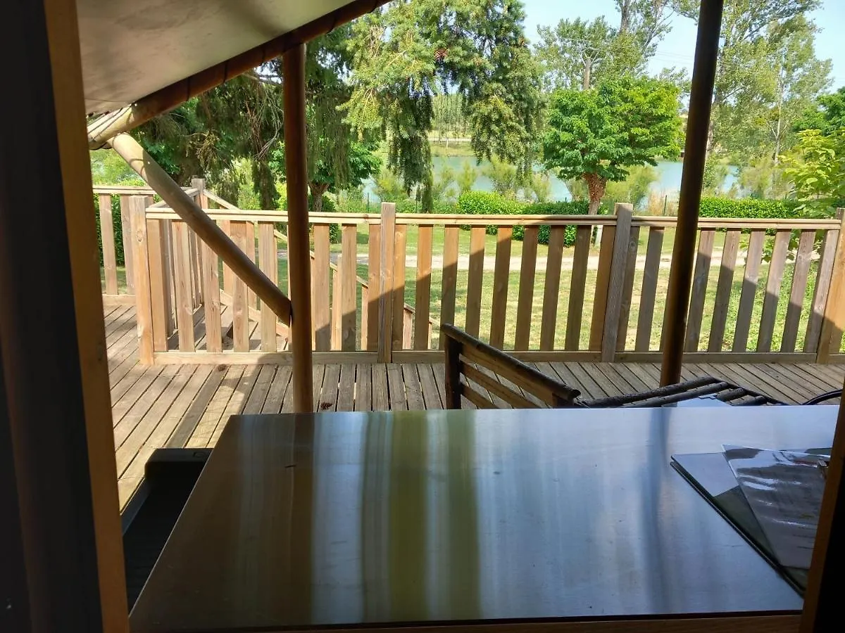 Les Auzerals Camping Du Lac Rabastens Kemp