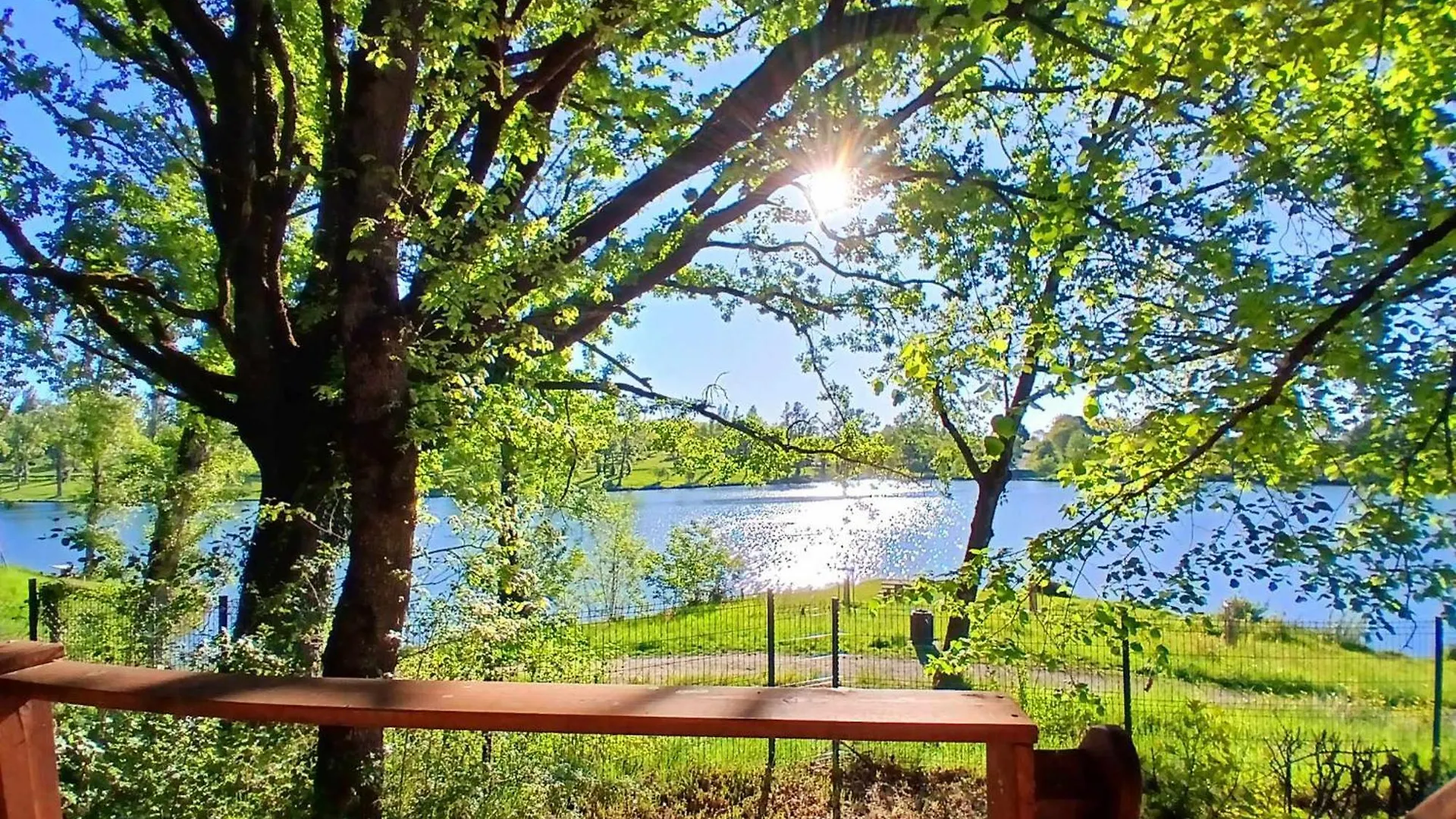 Les Auzerals Camping Du Lac Rabastens Kemp